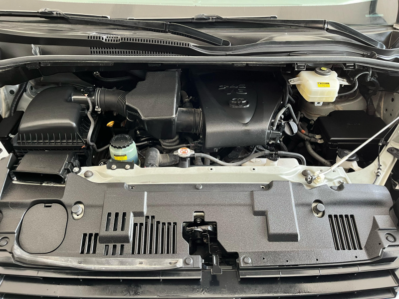 Toyota Comerciales Hiace Panel 5 pts. DX Superlarga, toldo alto, TM5 (línea nueva) 2020